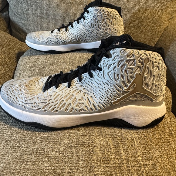 Jordan Ultra Fly Metallic Copper Coin Size 13 Basketball Shoe Black and White - Picture 2 of 8